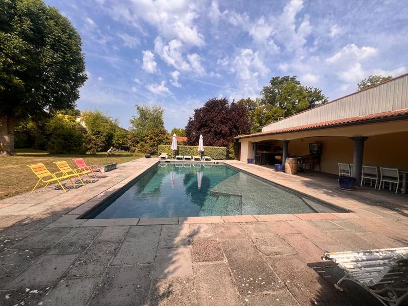 Maison - 270 m² - 6 pièces