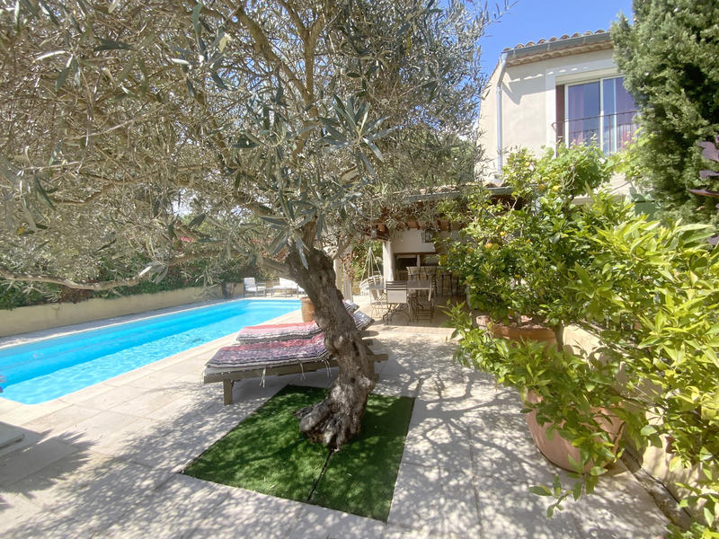 Maison - 210 m² - 6 pièces