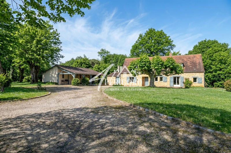 Maison - 270 m² - 10 pièces