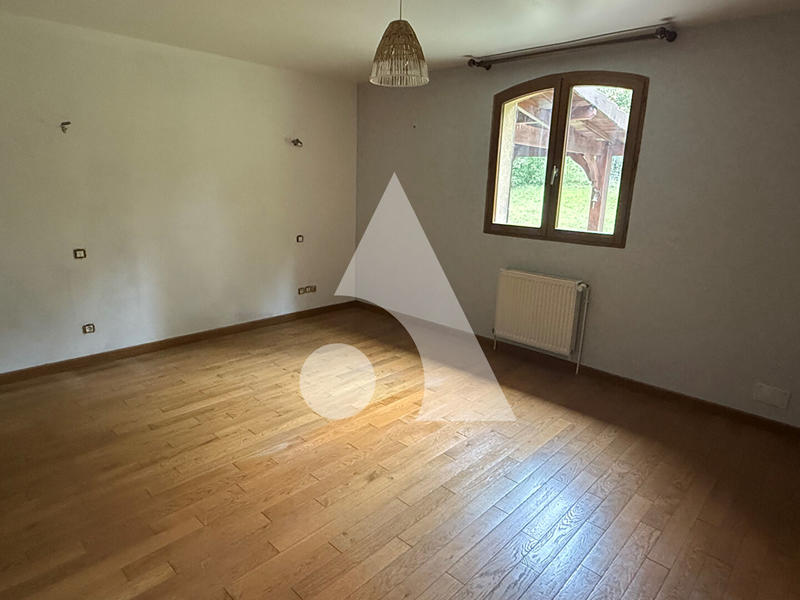 Maison - 222 m² - 7 pièces