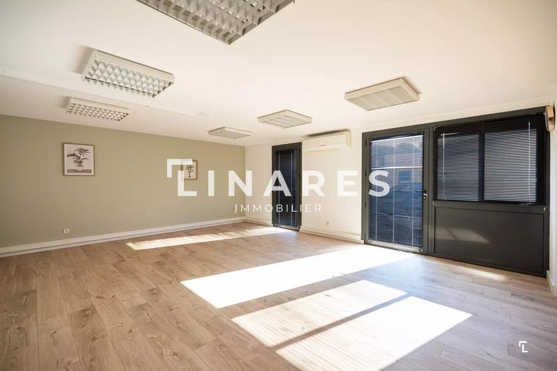 Local commercial - 235 m² - 10 pièces