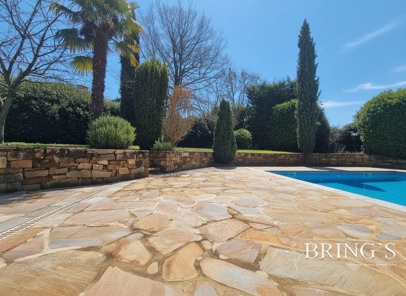 Maison - 364 m² - 12 pièces