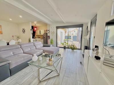 Maison - 93 m² - 4 pièces