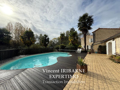 Propriété - 245 m² - 8 pièces