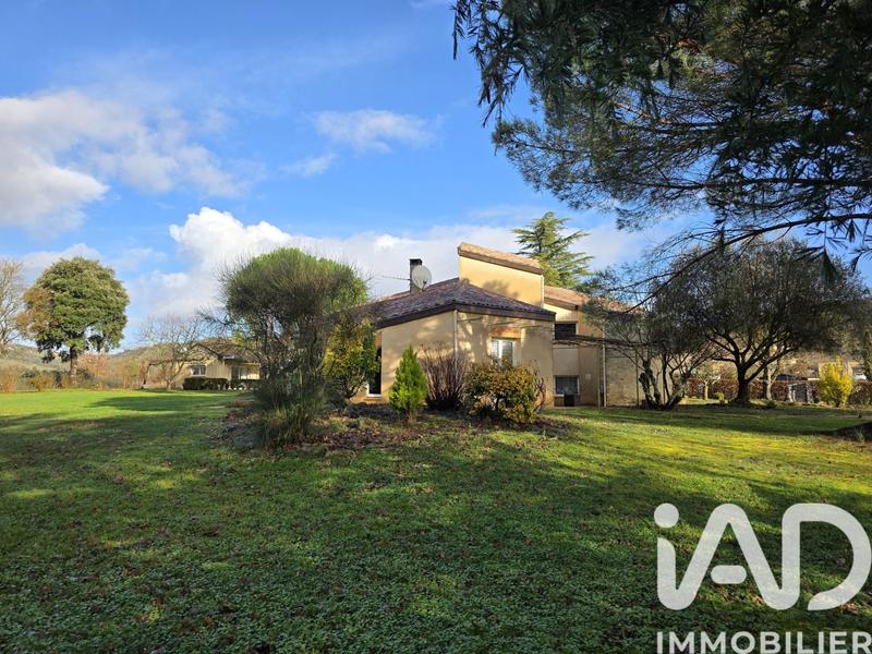 Maison - 290 m² - 9 pièces