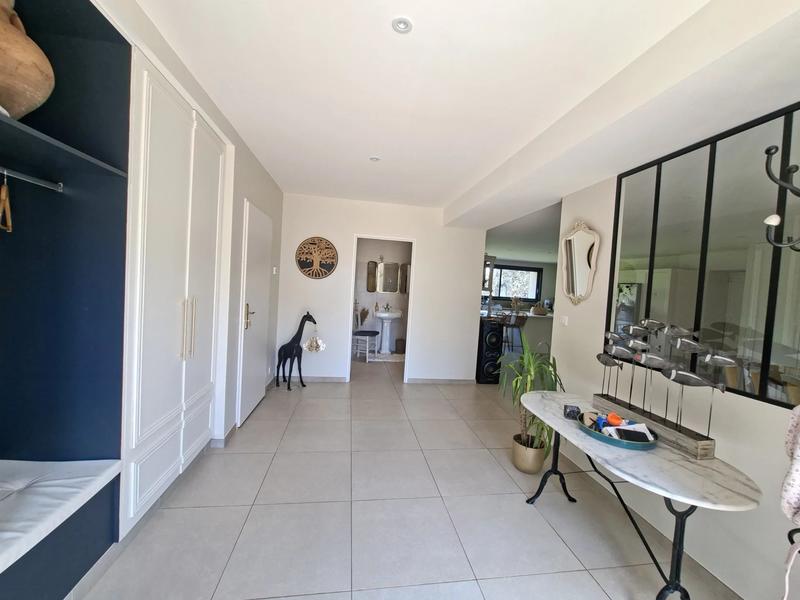 Propriété - 331 m²