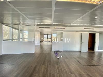 Bureau - 639 m²