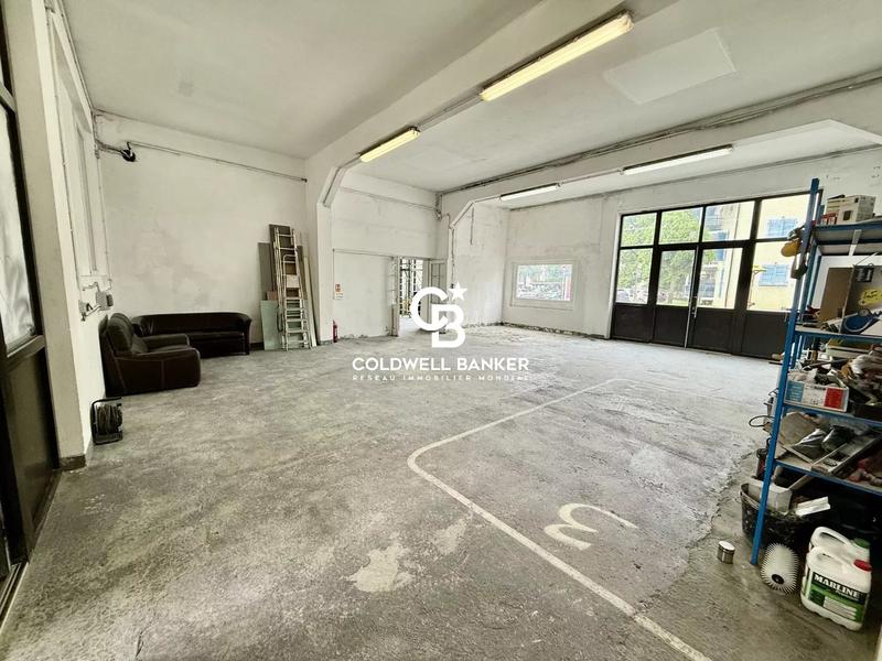 Local commercial - 110 m² - 2 pièces