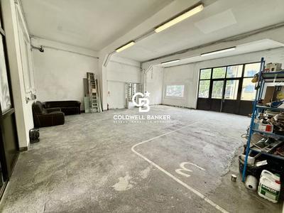 Local commercial - 110 m² - 2 pièces