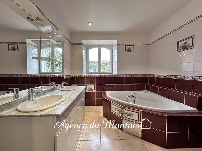 Maison - 192 m² - 6 pièces