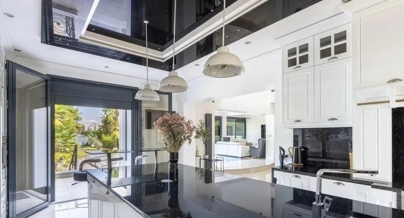 Maison - 340 m² - 5 pièces