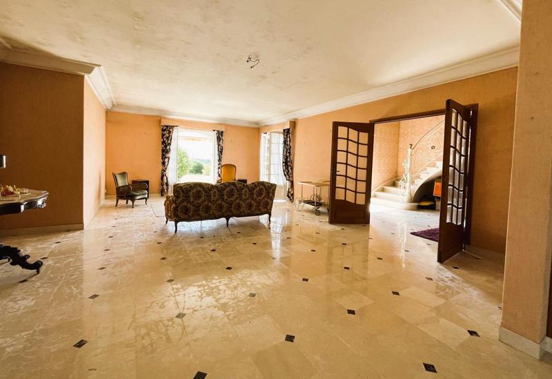 Maison - 265 m² - 8 pièces