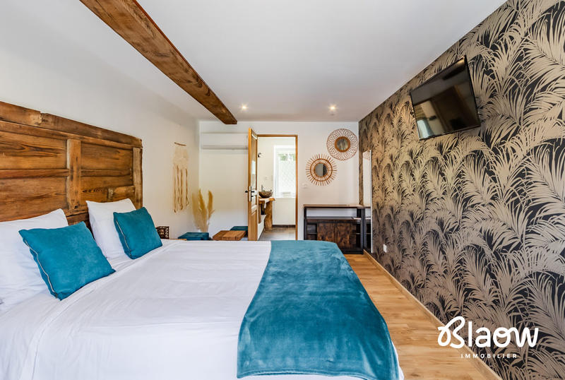 Maison contemporaine - 215 m² - 11 pièces