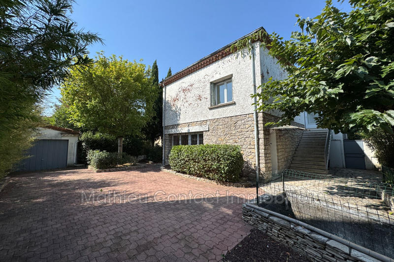 Maison - 250 m² - 10 pièces