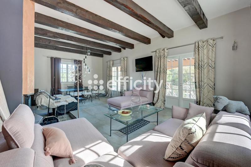 Maison - 202 m² - 7 pièces