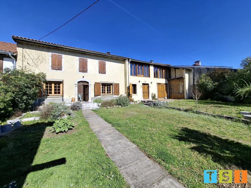 Maison - 220 m² - 9 pièces