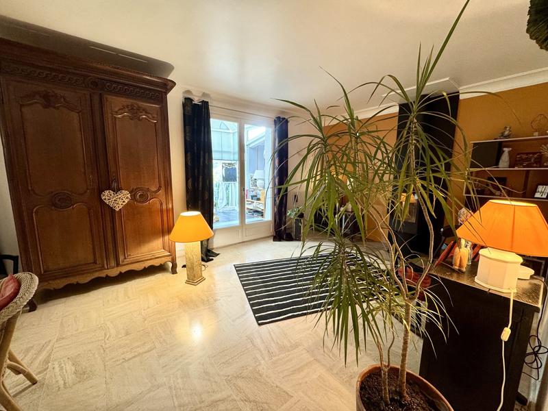 Maison traditionnelle - 182 m² - 8 pièces