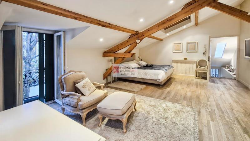 Maison - 250 m² - 9 pièces