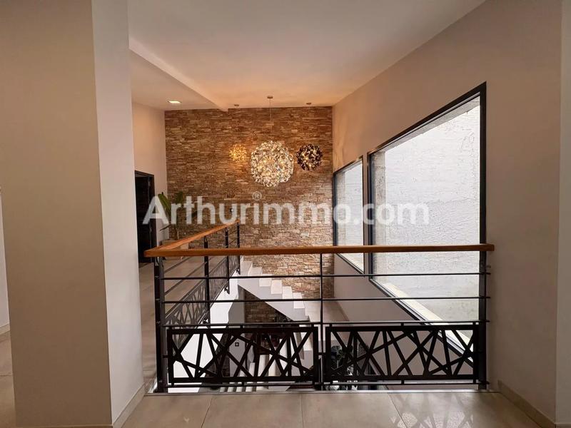 Maison - 257 m² - 5 pièces