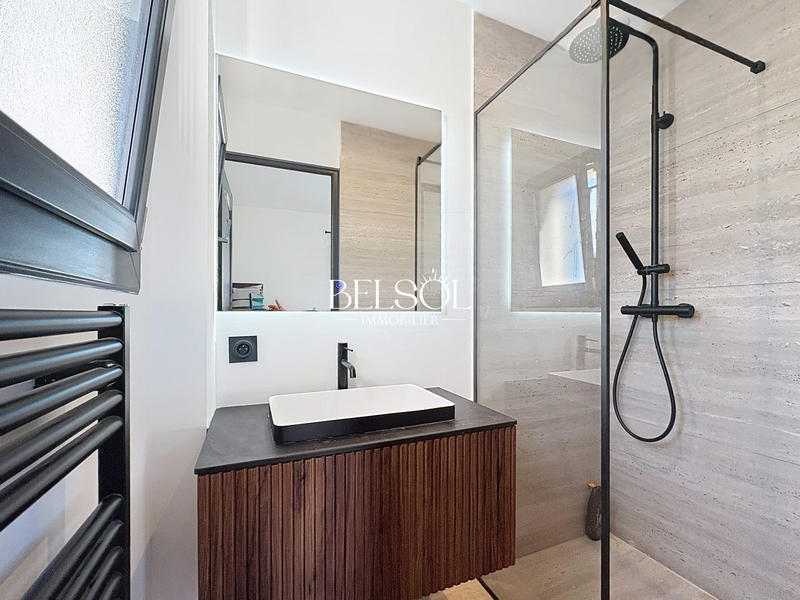 Villa - 250 m² - 7 pièces