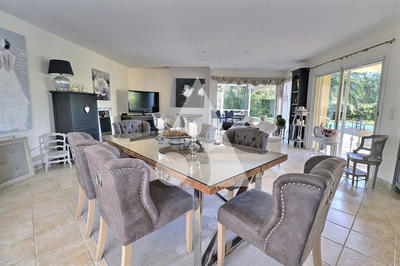 Maison - 180 m² - 5 pièces