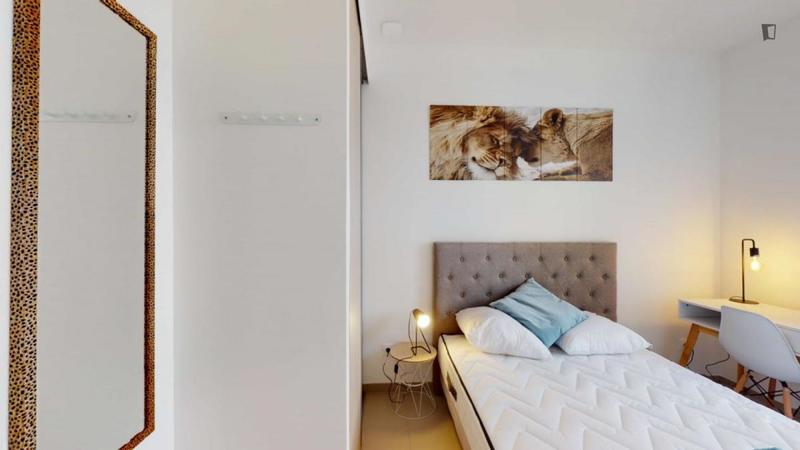 Chambre - 12 m² - 13 pièces