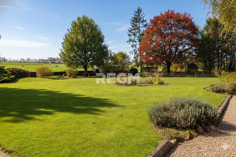 Maison - 280 m² - 7 pièces