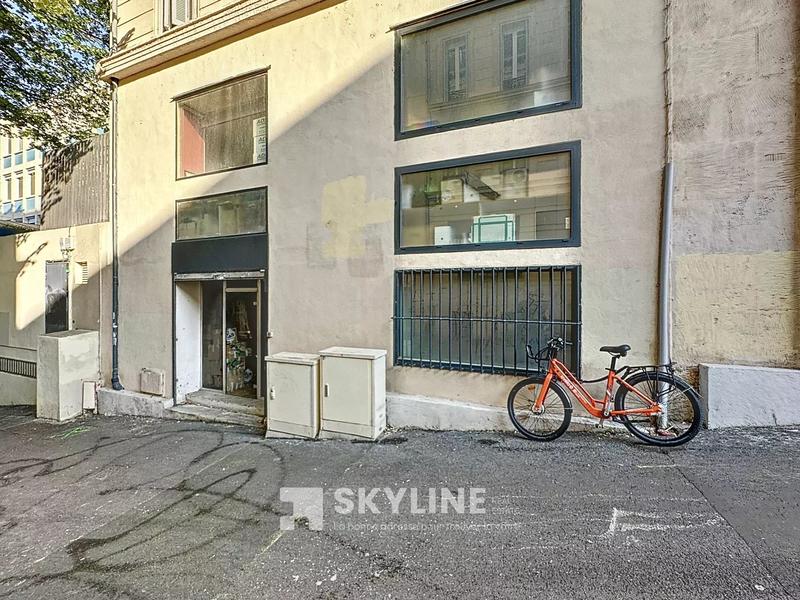 Local d'activités - 101 m² - 5 pièces