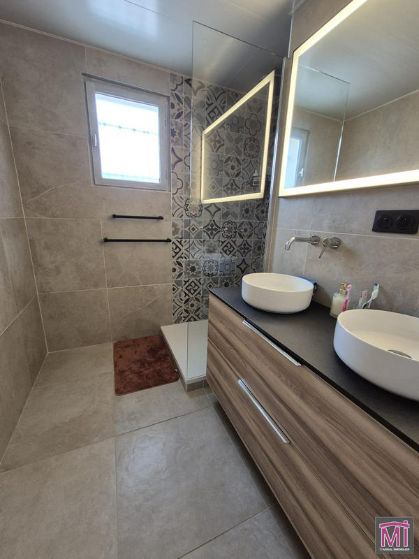 Villa - 90 m² - 5 pièces