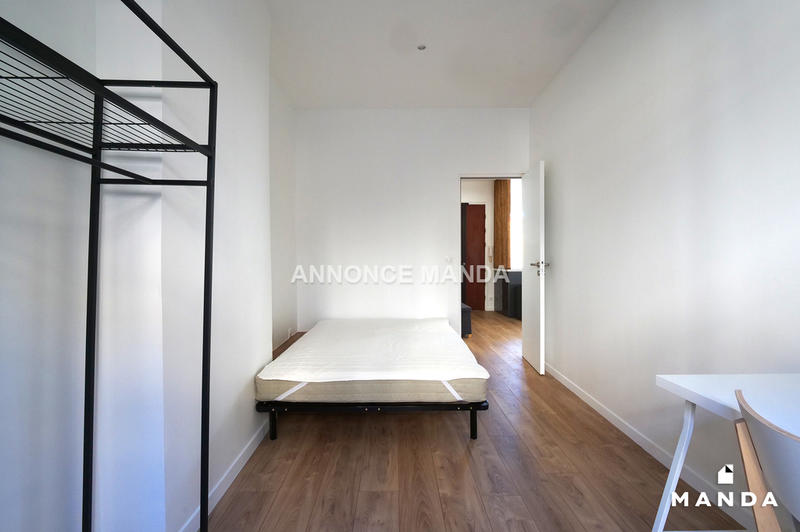 Chambre - 10 m² - 6 pièces