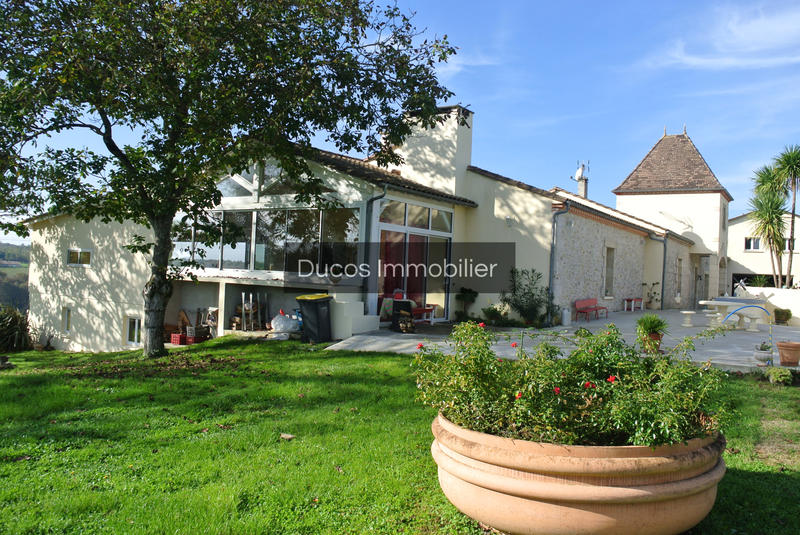 Maison - 280 m² - 6 pièces