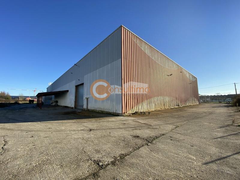 Entrepôt - 3 150 m²