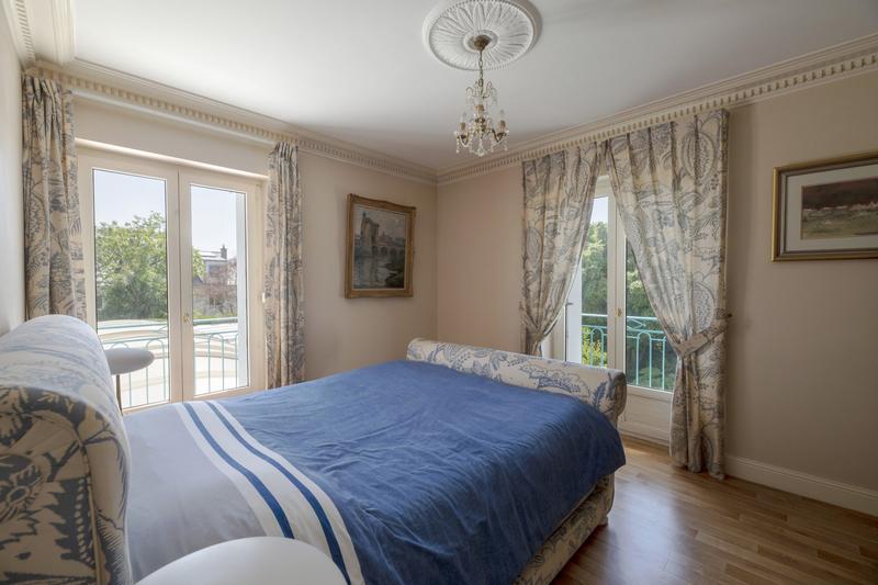 Maison - 224 m² - 7 pièces