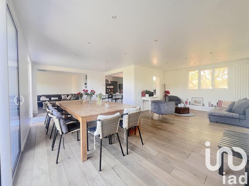 Maison - 214 m² - 8 pièces