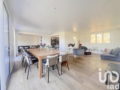 Maison - 214 m² - 8 pièces