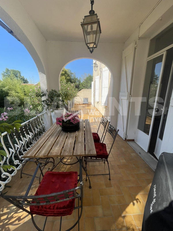 Maison - 331 m² - 9 pièces