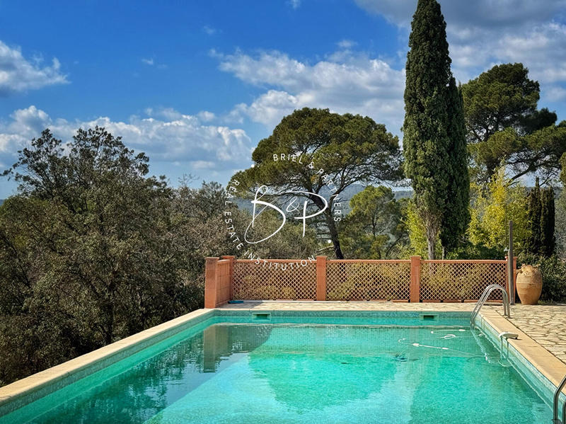 Maison - 301 m² - 13 pièces