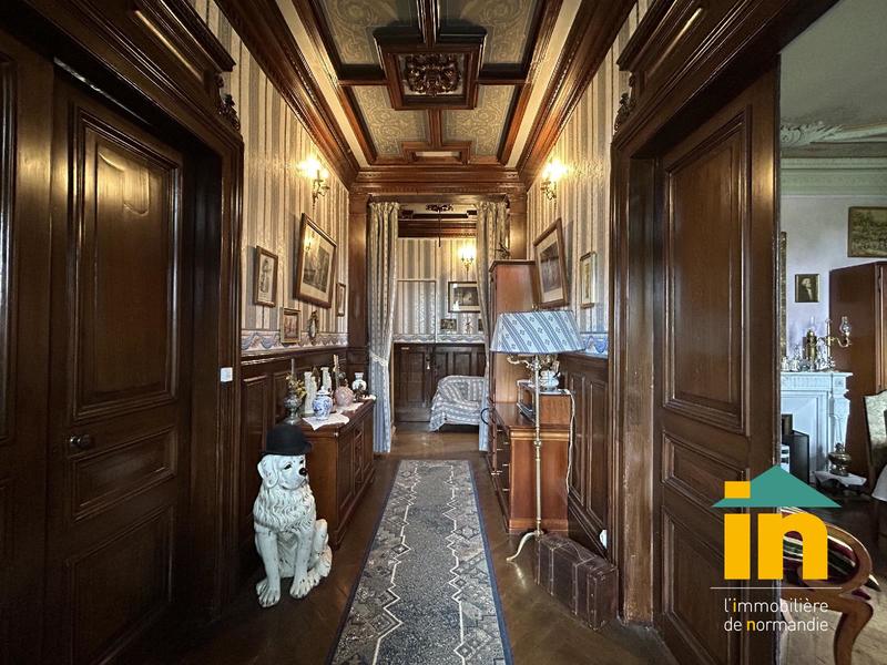 Demeure - 297 m² - 12 pièces