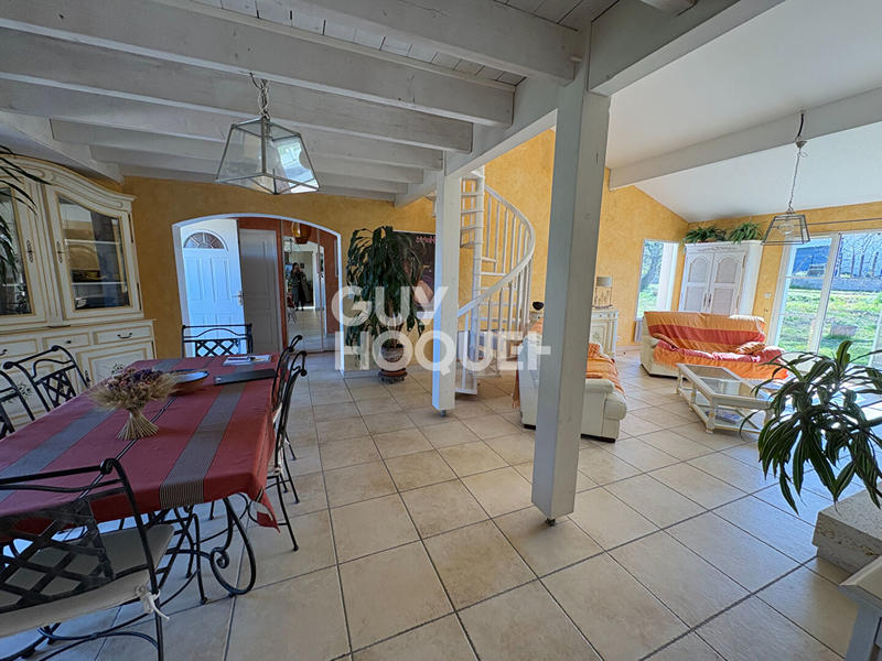 Maison - 137 m² - 5 pièces