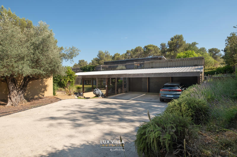 Villa - 295 m² - 10 pièces