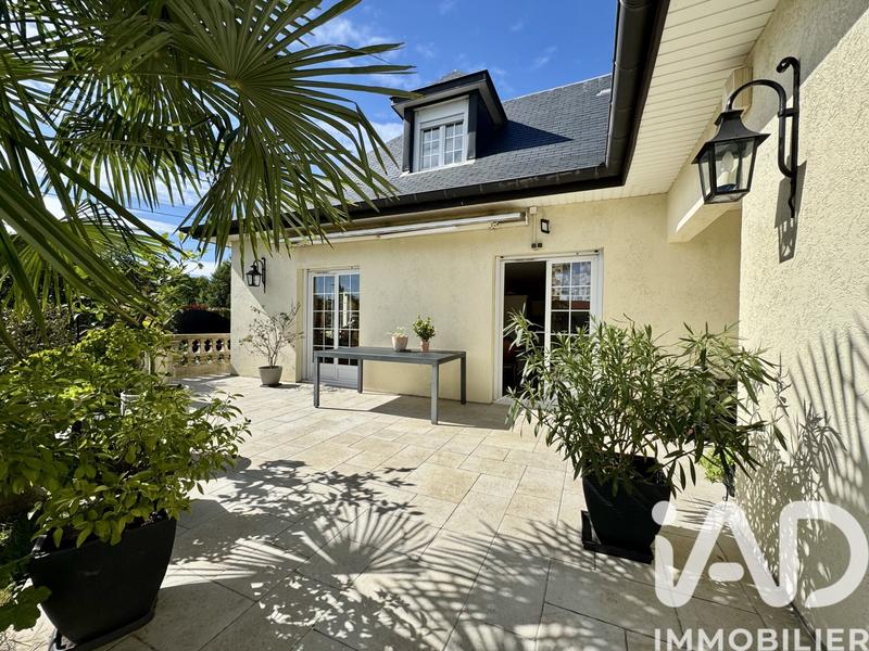 Maison - 300 m² - 8 pièces