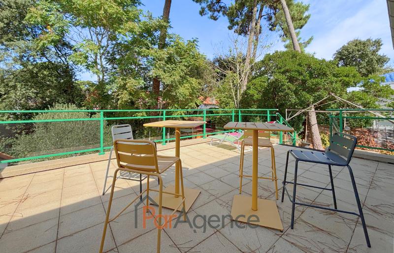 Maison - 220 m² - 8 pièces