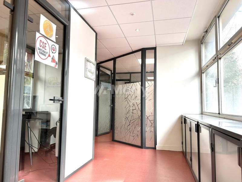 Bureau - 87 m² - 6 pièces