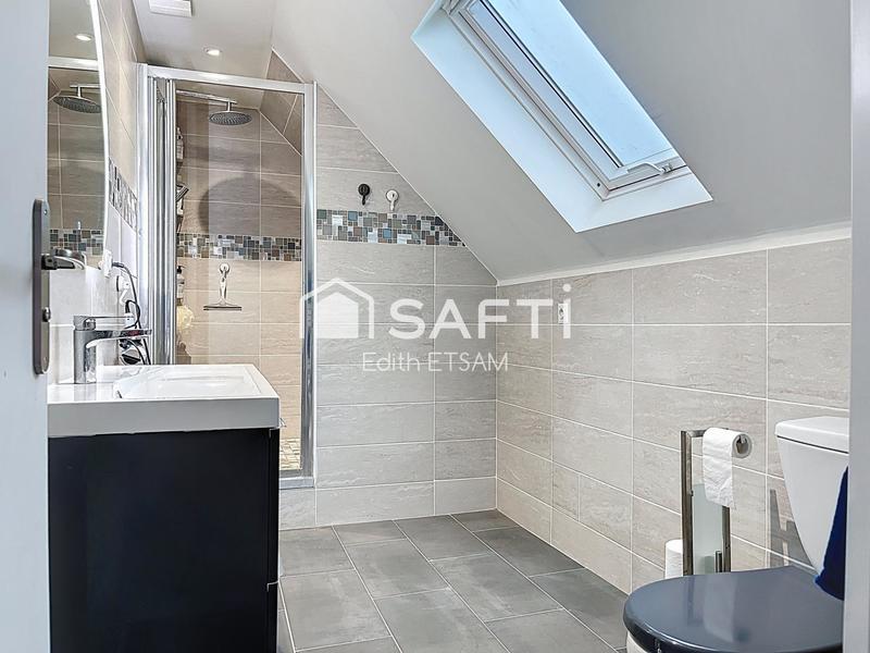 Maison - 239 m² - 11 pièces