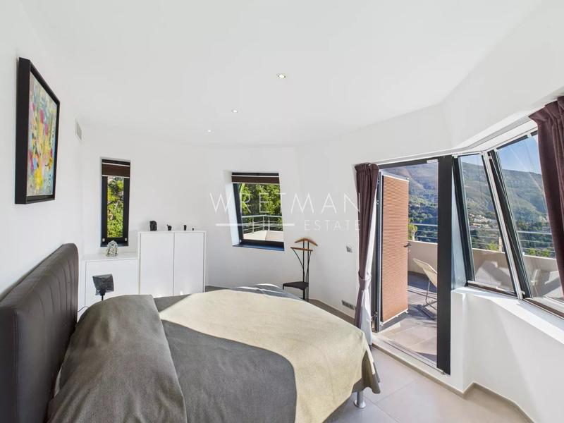 Villa - 335 m² - 7 pièces