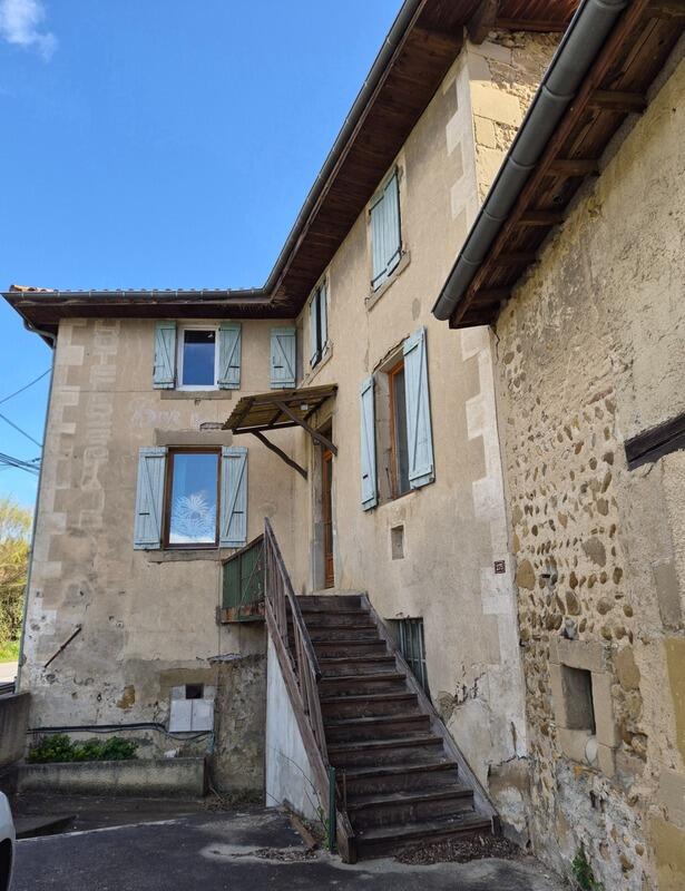 Maison - 335 m² - 10 pièces