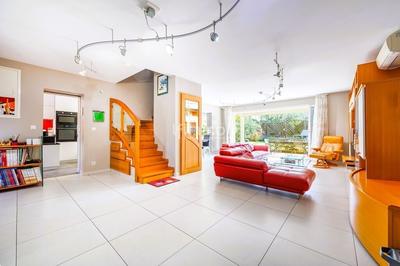 Maison - 227 m² - 8 pièces