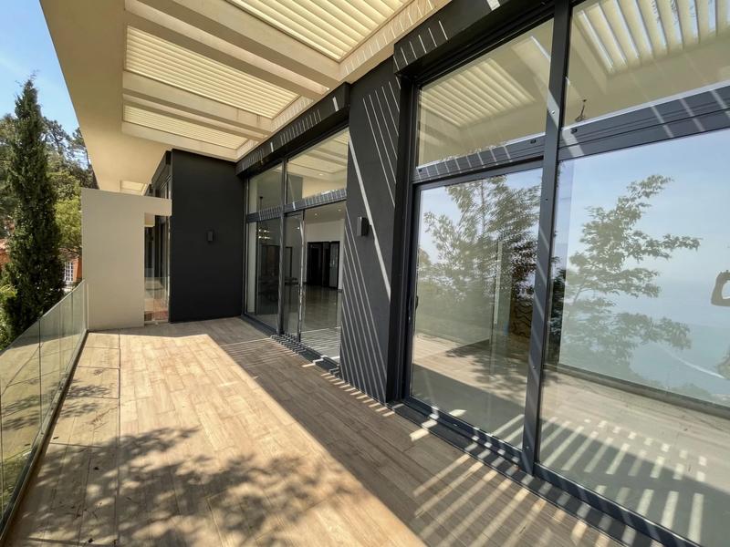 Villa - 1 475 m² - 9 pièces