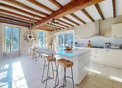 Maison - 201 m² - 7 pièces