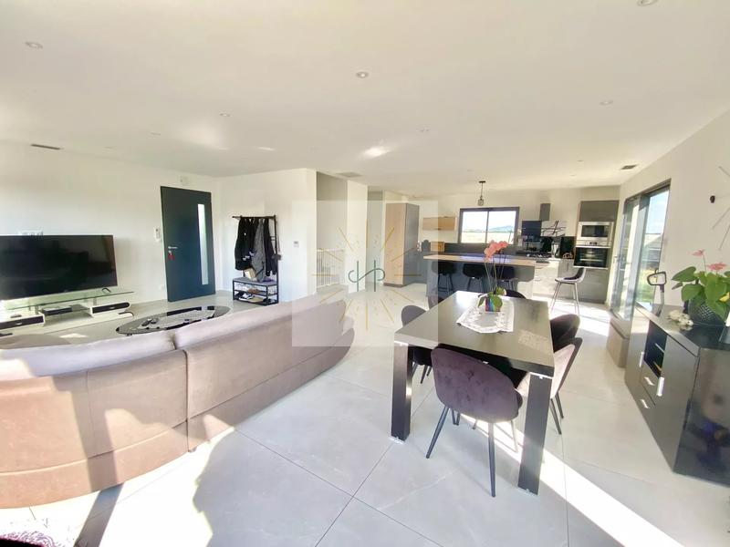 Maison - 119 m² - 7 pièces